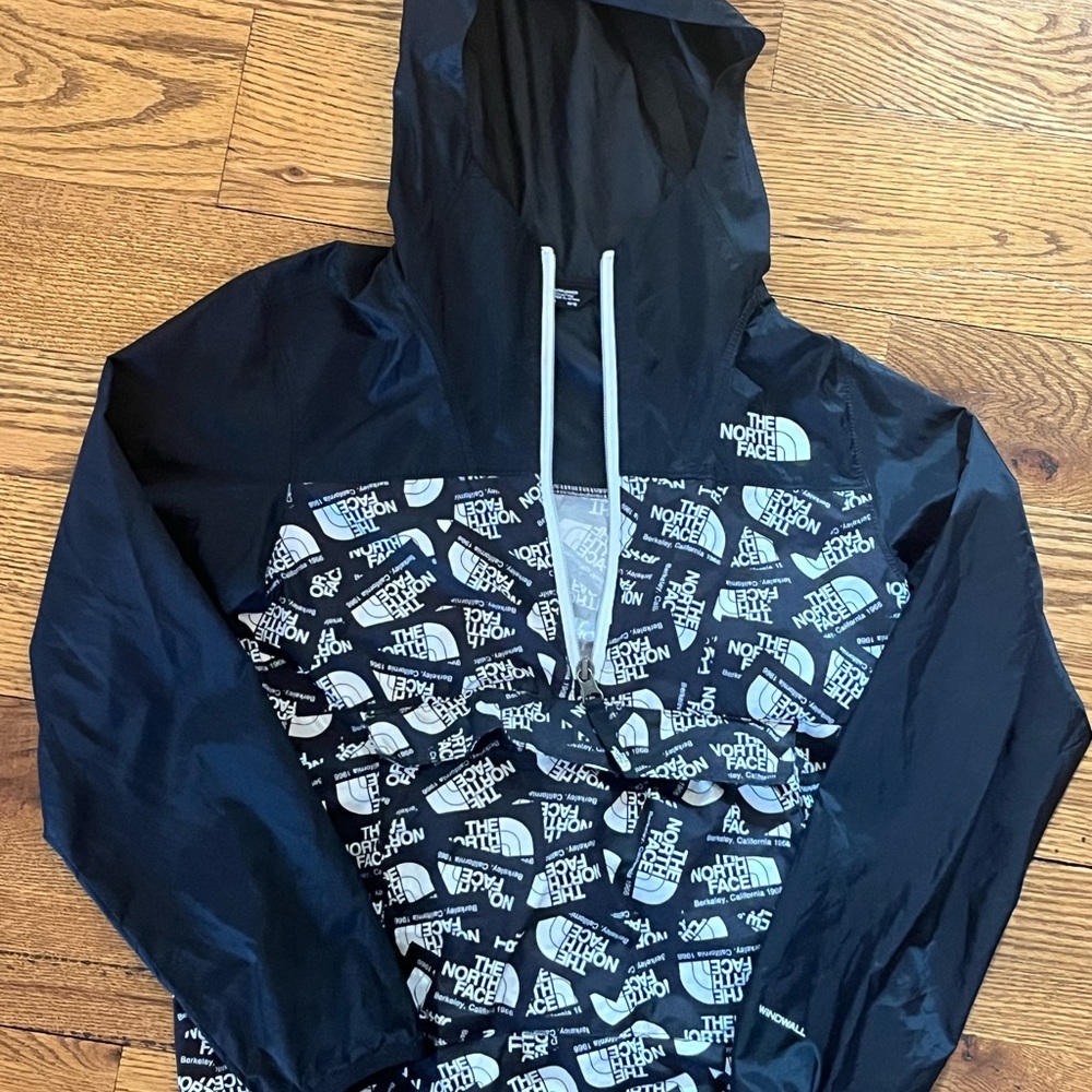 Kids The North Face Black and White pullover windbreaker